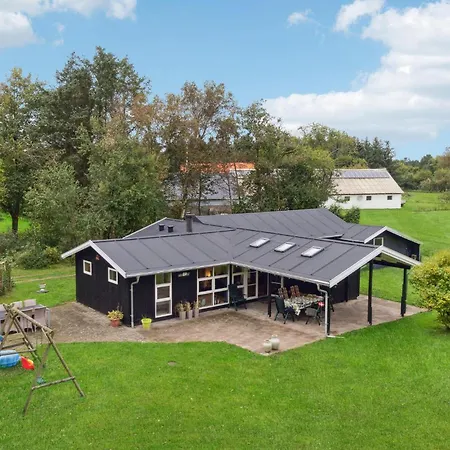 Lovely In With Kitchen Holiday home Strandby